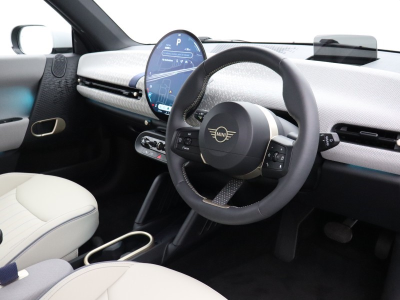 2025 (25) MINI COOPER 135kW E Exclusive 41kWh 3dr Auto 5261805