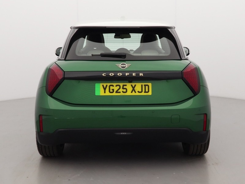 2025 (25) MINI COOPER 135kW E Exclusive 41kWh 3dr Auto 5261785