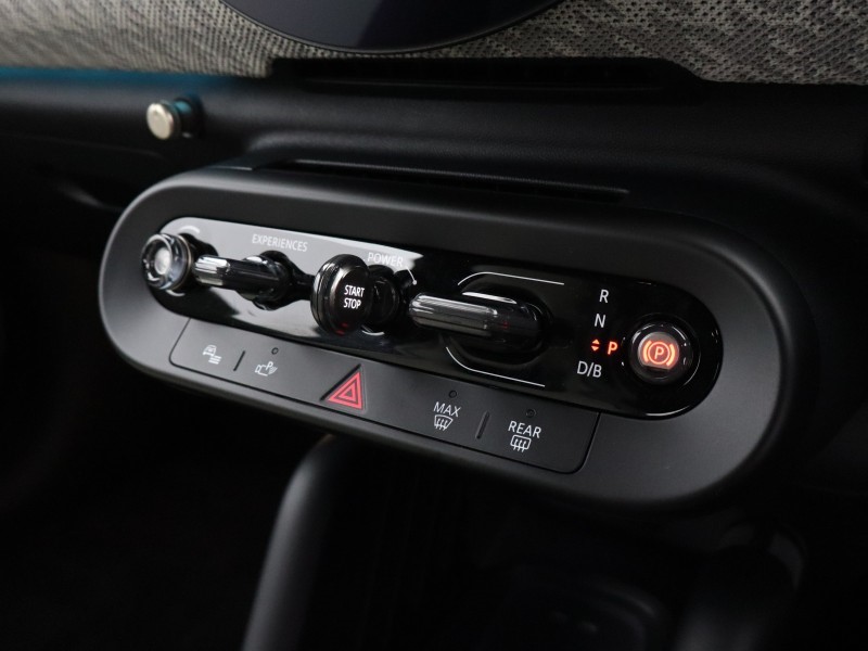 2025 (25) MINI COOPER 135kW E Exclusive 41kWh 3dr Auto 5261823