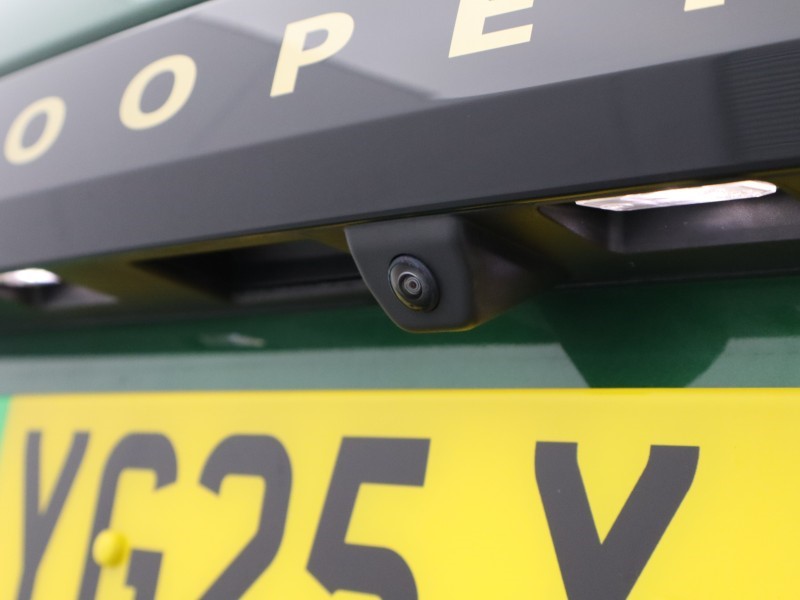 2025 (25) MINI COOPER 135kW E Exclusive 41kWh 3dr Auto 5261791