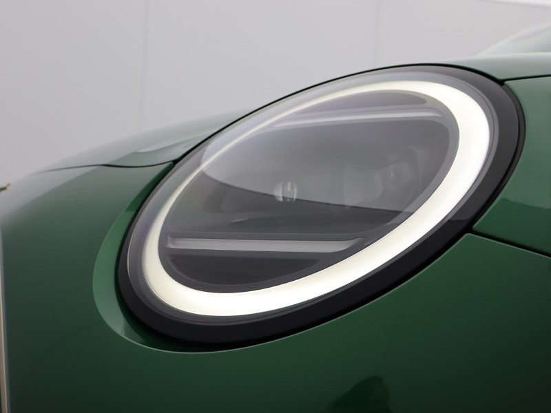 2025 (25) MINI COOPER 135kW E Exclusive 41kWh 3dr Auto 5261797