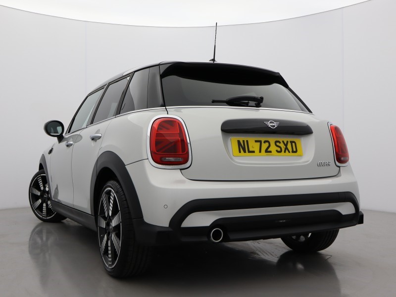 2022 (72) MINI HATCHBACK 1.5 Cooper Exclusive 5dr Auto 5428823
