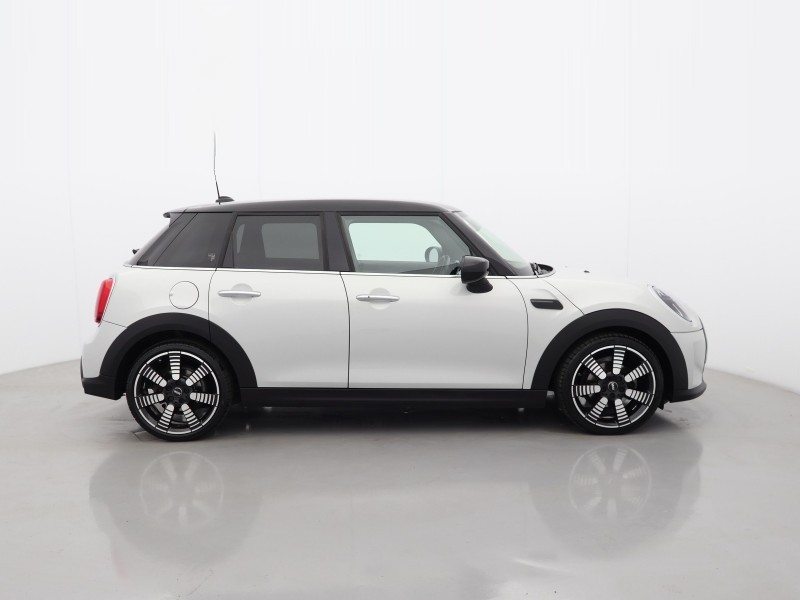 2022 (72) MINI HATCHBACK 1.5 Cooper Exclusive 5dr Auto 5428825