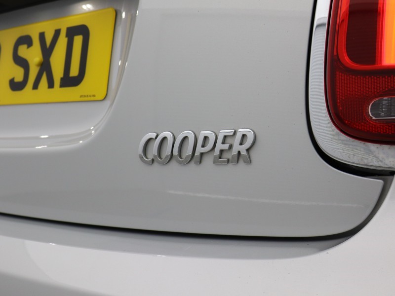 2022 (72) MINI HATCHBACK 1.5 Cooper Exclusive 5dr Auto 5428768