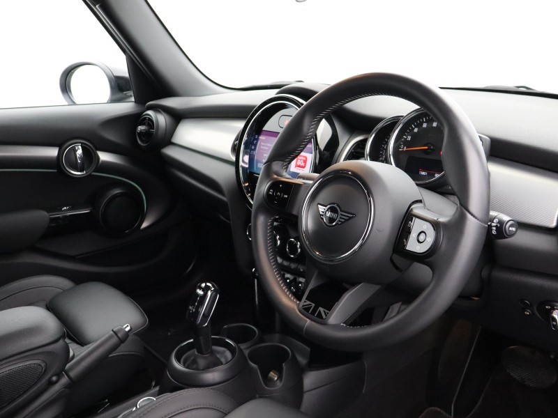 2022 (72) MINI HATCHBACK 1.5 Cooper Exclusive 5dr Auto 5428795