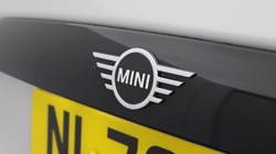 2022 (72) MINI HATCHBACK 1.5 Cooper Exclusive 5dr Auto 5428769