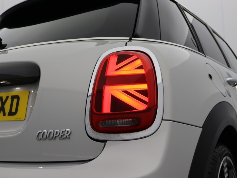 2022 (72) MINI HATCHBACK 1.5 Cooper Exclusive 5dr Auto 5428767