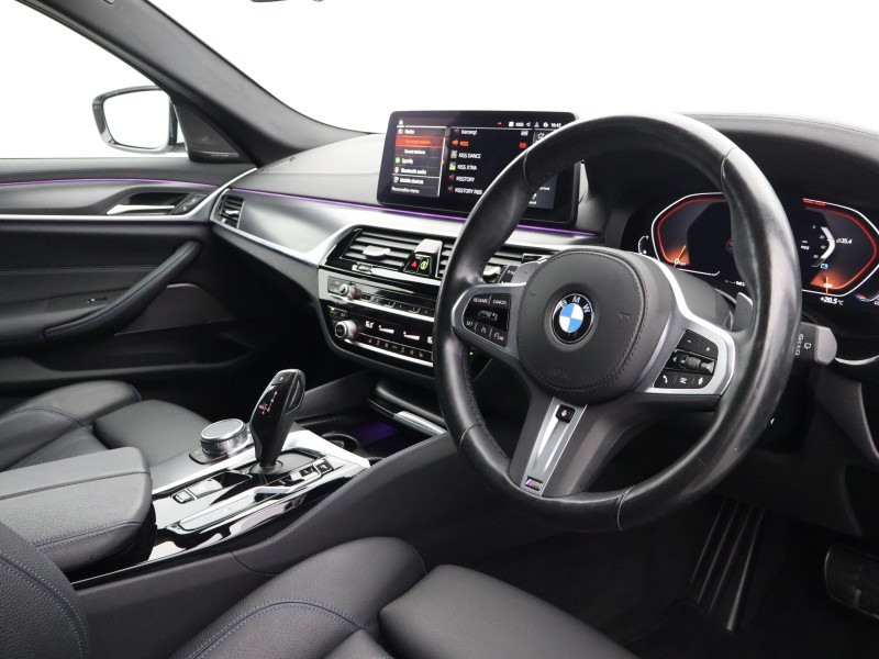 2022 (72) BMW 5 SERIES 520i MHT M Sport 5dr Step Auto 5536158