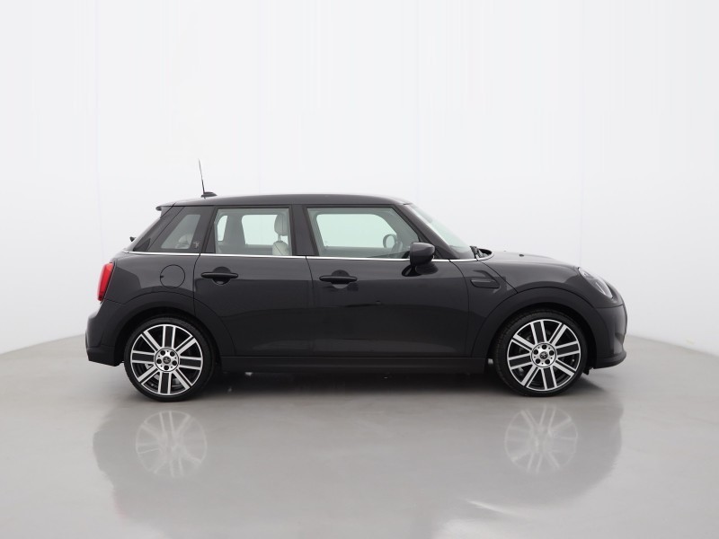 2024 (73) MINI HATCHBACK 1.5 Cooper Exclusive Premium 5dr Auto 5719644