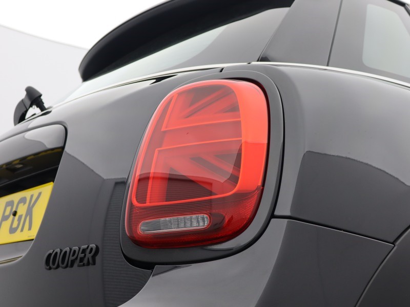 2024 (73) MINI HATCHBACK 1.5 Cooper Exclusive Premium 5dr Auto 5719645
