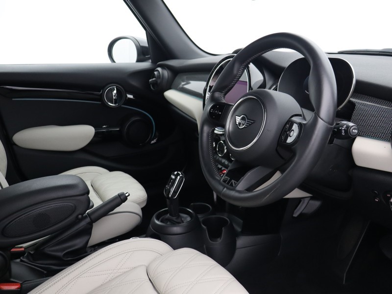 2024 (73) MINI HATCHBACK 1.5 Cooper Exclusive Premium 5dr Auto 5719659