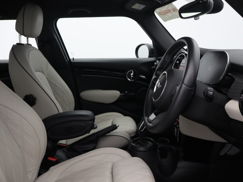 2024 (73) MINI HATCHBACK 1.5 Cooper Exclusive Premium 5dr Auto 5719660