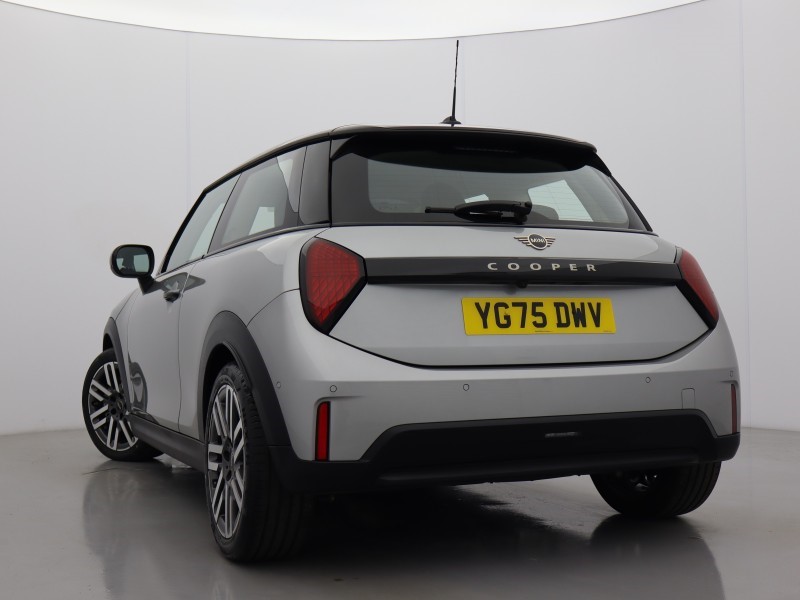 2025 (75) MINI COOPER 1.5 C Classic 3dr Auto 5523833