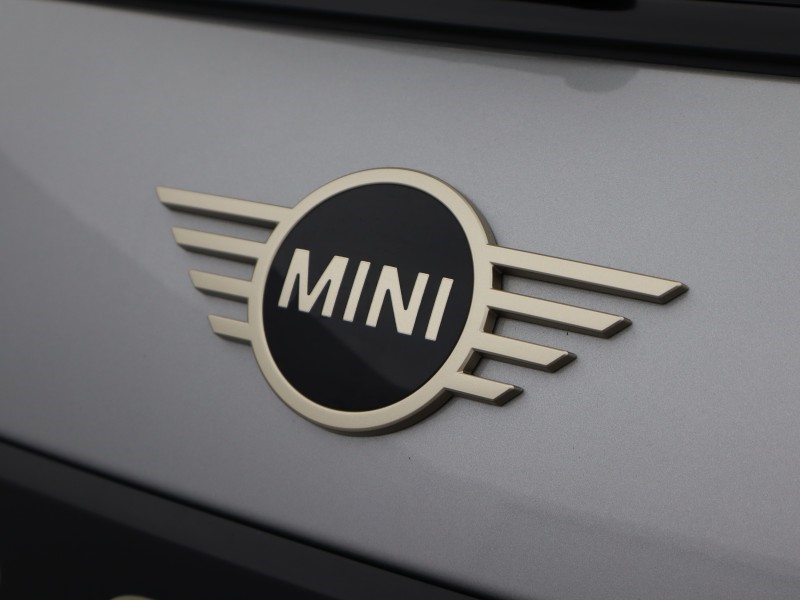 2025 (75) MINI COOPER 1.5 C Classic 3dr Auto 5523786