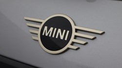 2025 (75) MINI COOPER 1.5 C Classic 3dr Auto 5523786