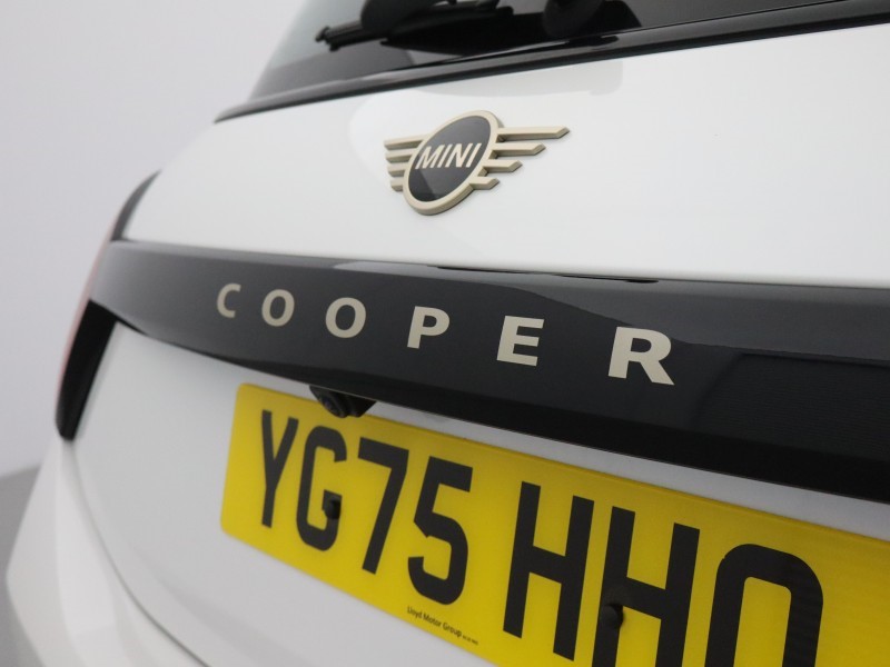 2026 (76) MINI COOPER 1.5 C Classic 3dr Auto 5561269