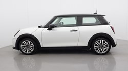 2026 (76) MINI COOPER 1.5 C Classic 3dr Auto 5561237