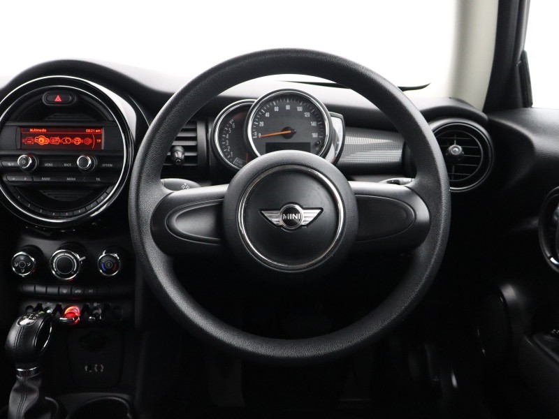 2017 (67) MINI HATCHBACK 1.5 Cooper 3dr Auto 5610337