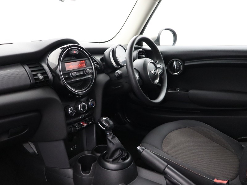 2017 (67) MINI HATCHBACK 1.5 Cooper 3dr Auto 5610344