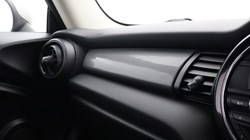 2017 (67) MINI HATCHBACK 1.5 Cooper 3dr Auto 5610318