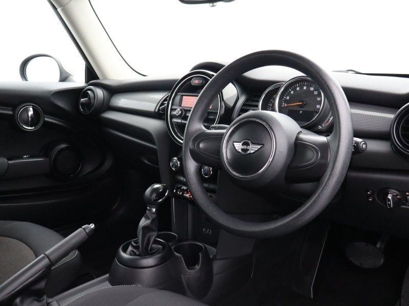 2017 (67) MINI HATCHBACK 1.5 Cooper 3dr Auto 5610311