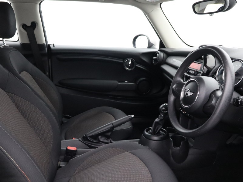 2017 (67) MINI HATCHBACK 1.5 Cooper 3dr Auto 5610312