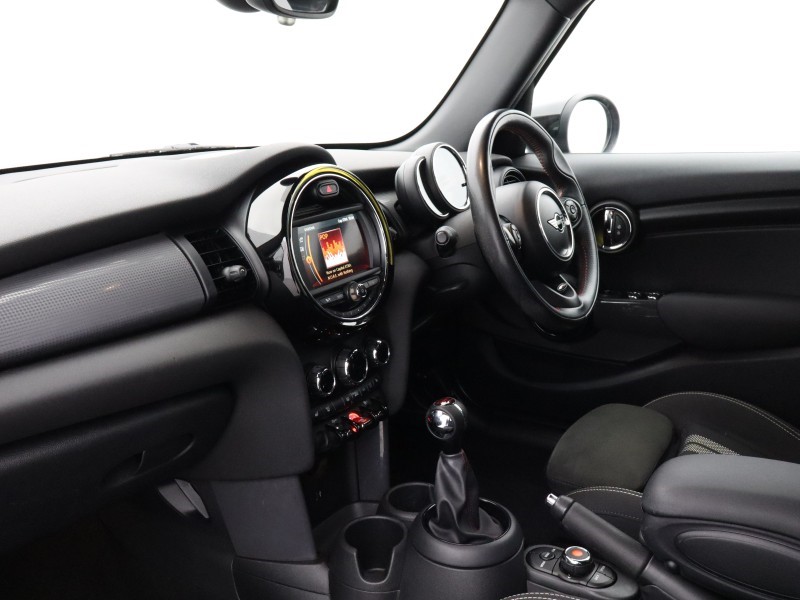2019 (69) MINI HATCHBACK 1.5 Cooper Sport II 5dr 5597653