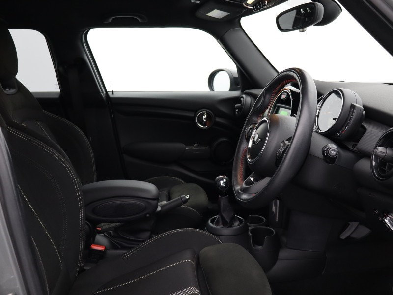 2019 (69) MINI HATCHBACK 1.5 Cooper Sport II 5dr 5597619