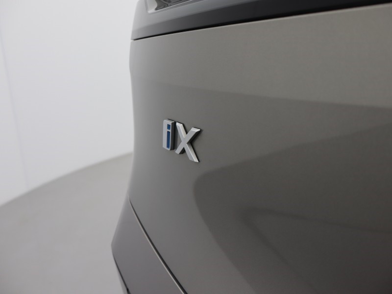 2022 (22) BMW iX 240kW xDrive40 M Sport 76.6kWh 5dr Auto 5575307