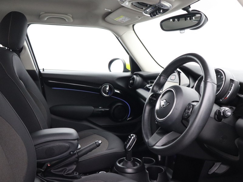 2022 (72) MINI HATCHBACK 1.5 Cooper Classic 5dr Auto 5657313