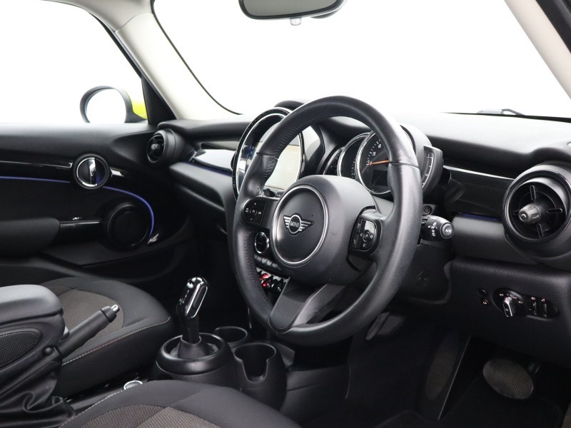 2022 (72) MINI HATCHBACK 1.5 Cooper Classic 5dr Auto 5657312