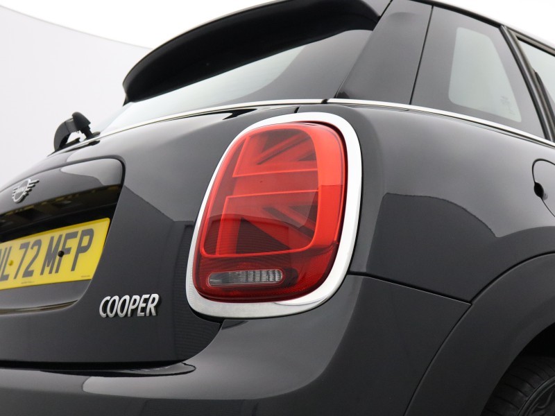 2022 (72) MINI HATCHBACK 1.5 Cooper Classic 5dr Auto 5657306