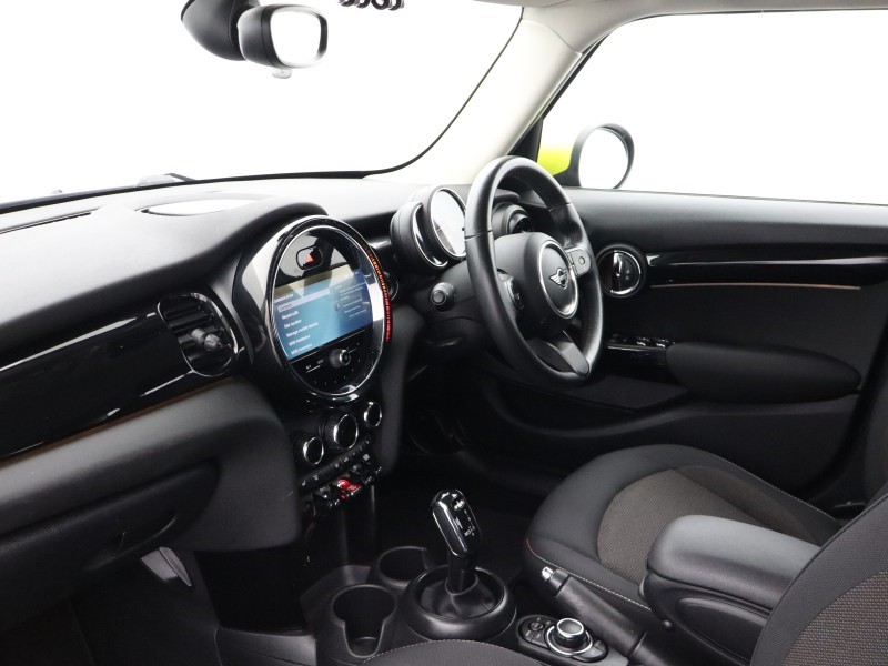 2022 (72) MINI HATCHBACK 1.5 Cooper Classic 5dr Auto 5657344