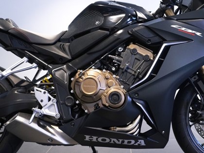 2021 (21) Honda CBR650R