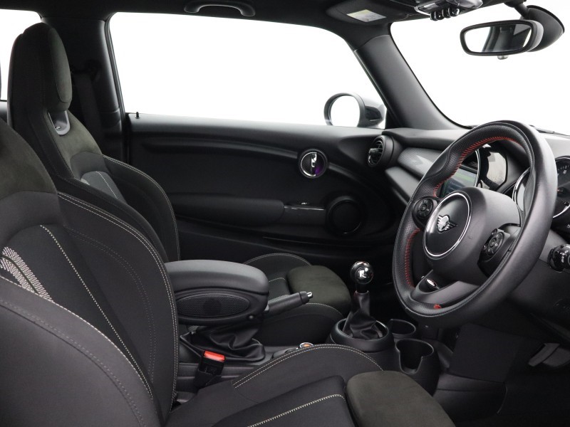 2020 (20) MINI HATCHBACK 1.5 Cooper Sport II 3dr 5608425