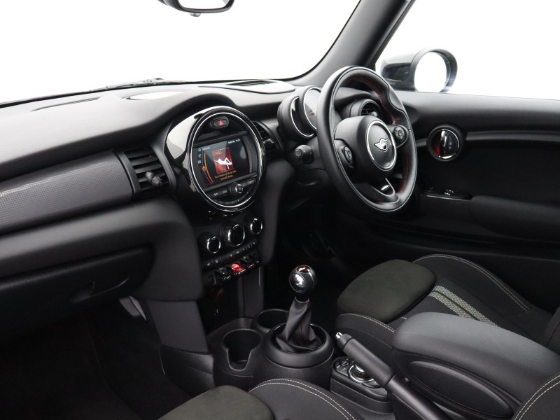 2020 (20) MINI HATCHBACK 1.5 Cooper Sport II 3dr 5608439
