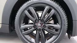 2020 (20) MINI HATCHBACK 1.5 Cooper Sport II 3dr 5608393