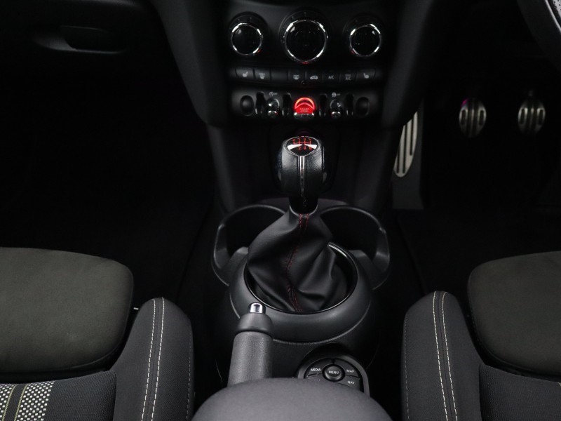 2020 (20) MINI HATCHBACK 1.5 Cooper Sport II 3dr 5608435