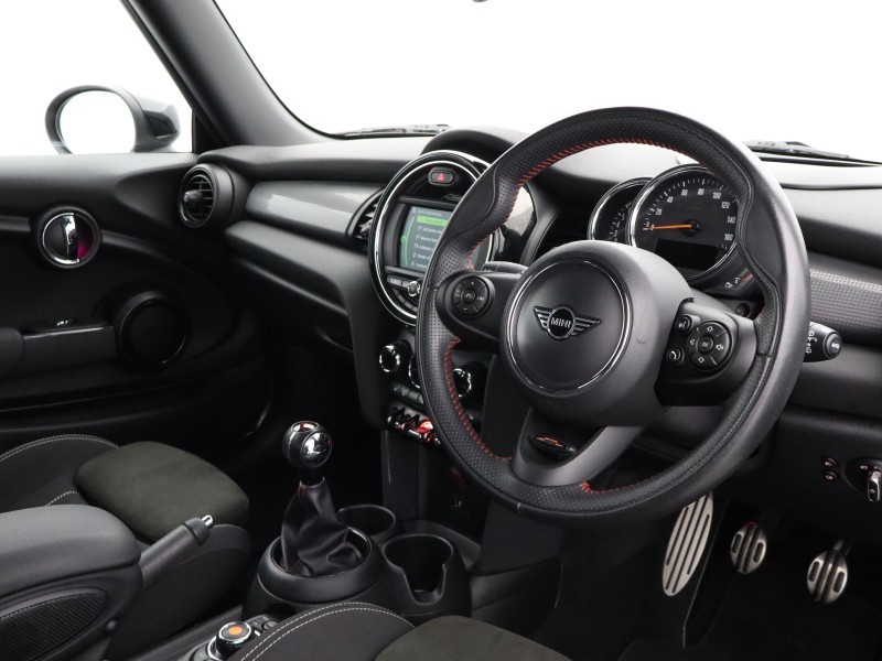 2020 (20) MINI HATCHBACK 1.5 Cooper Sport II 3dr 5608424
