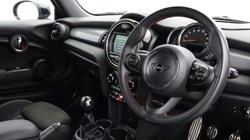 2020 (20) MINI HATCHBACK 1.5 Cooper Sport II 3dr 5608424