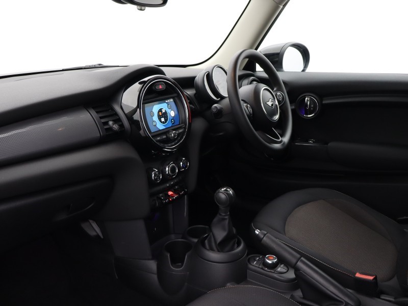 2019 (69) MINI HATCHBACK 1.5 Cooper Classic II 3dr 5616814