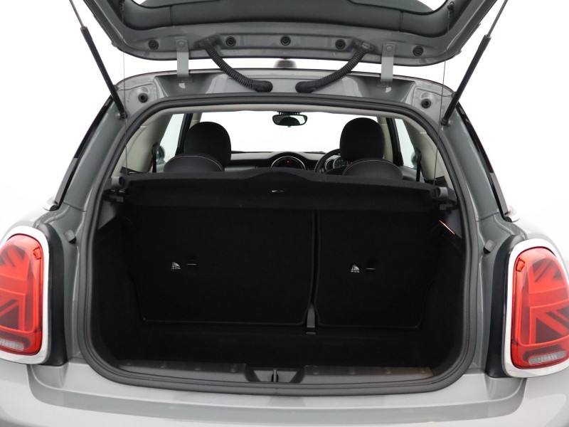 2019 (69) MINI HATCHBACK 1.5 Cooper Classic II 3dr 5616771