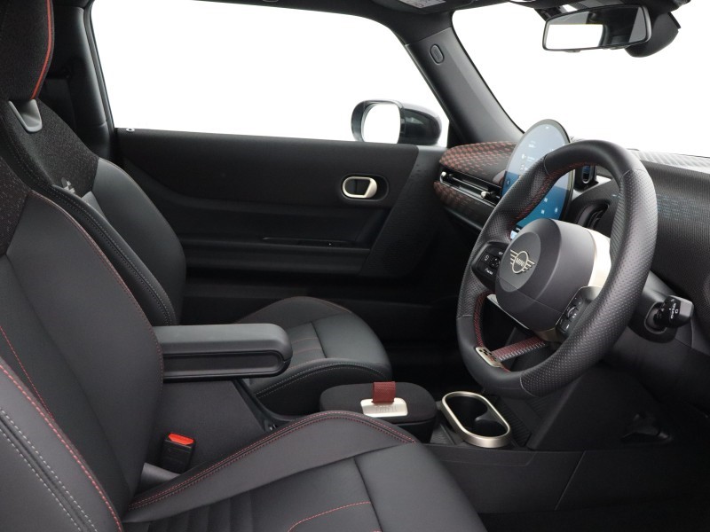 2025 (75) MINI COOPER 1.5 C Sport 3dr Auto 5611285