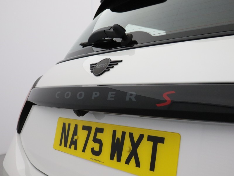 2025 (75) MINI COOPER 2.0 S Sport 3dr Auto 5619263