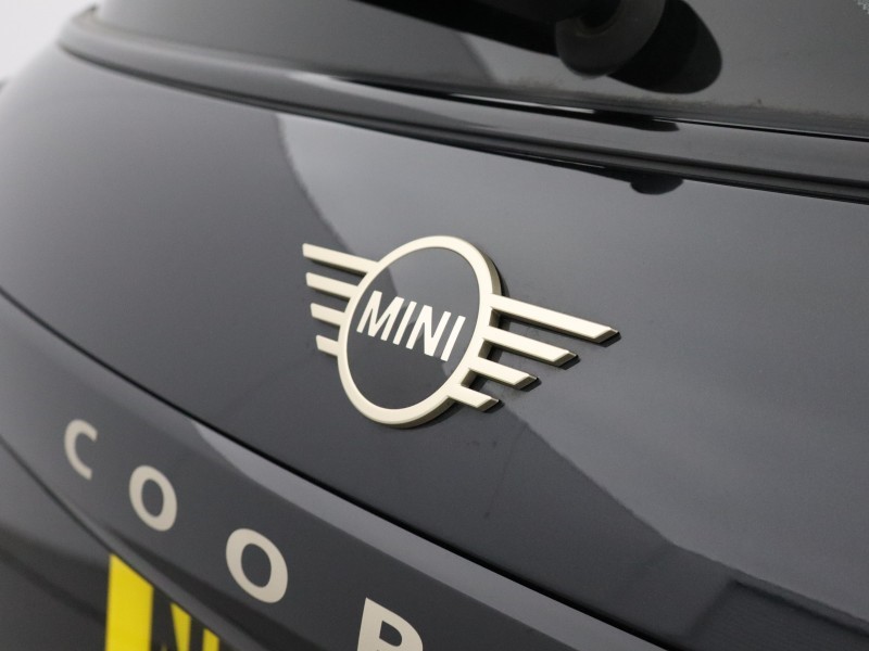 2025 (25) MINI COOPER 2.0 S Classic 3dr Auto 5630057