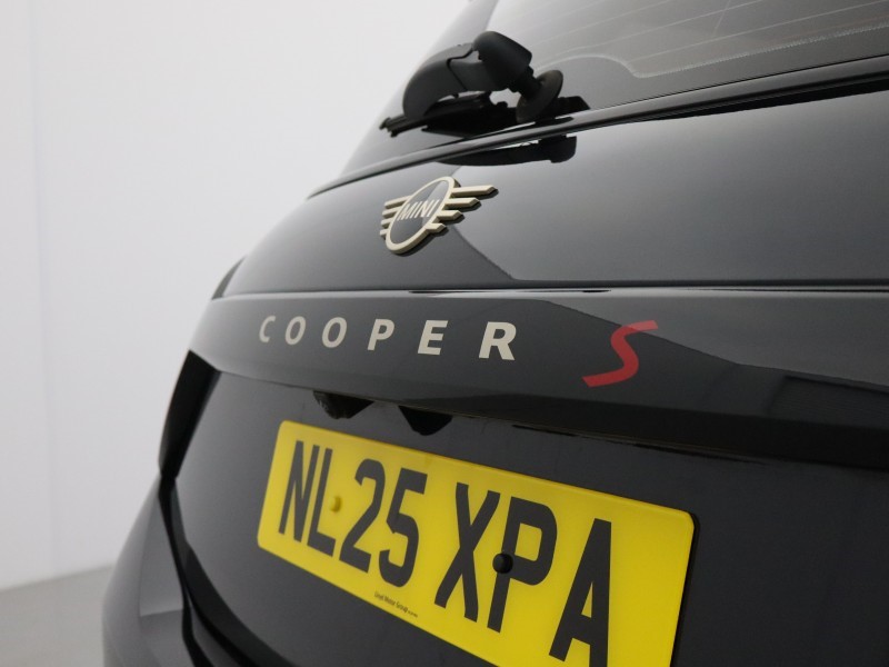 2025 (25) MINI COOPER 2.0 S Classic 3dr Auto 5630055