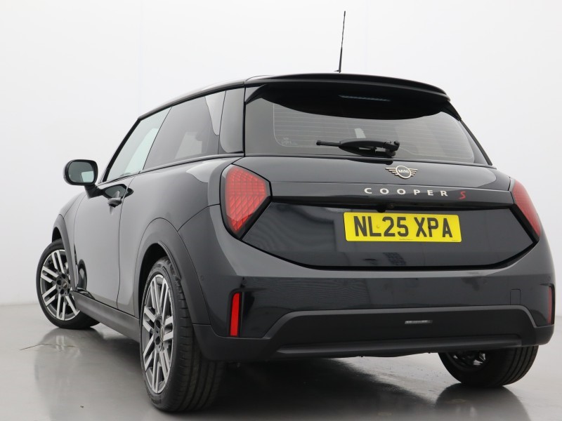 2025 (25) MINI COOPER 2.0 S Classic 3dr Auto 5630104