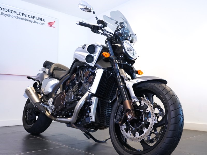 2015 (15) Yamaha VMax 1700 3207395