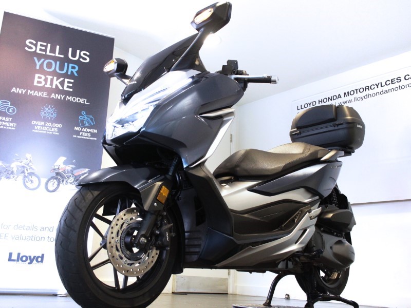 2018 (68) Honda Forza 300 3453657