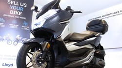 2018 (68) Honda Forza 300 3453657